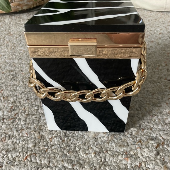 Zebra top handle bag. - Picture 5 of 10